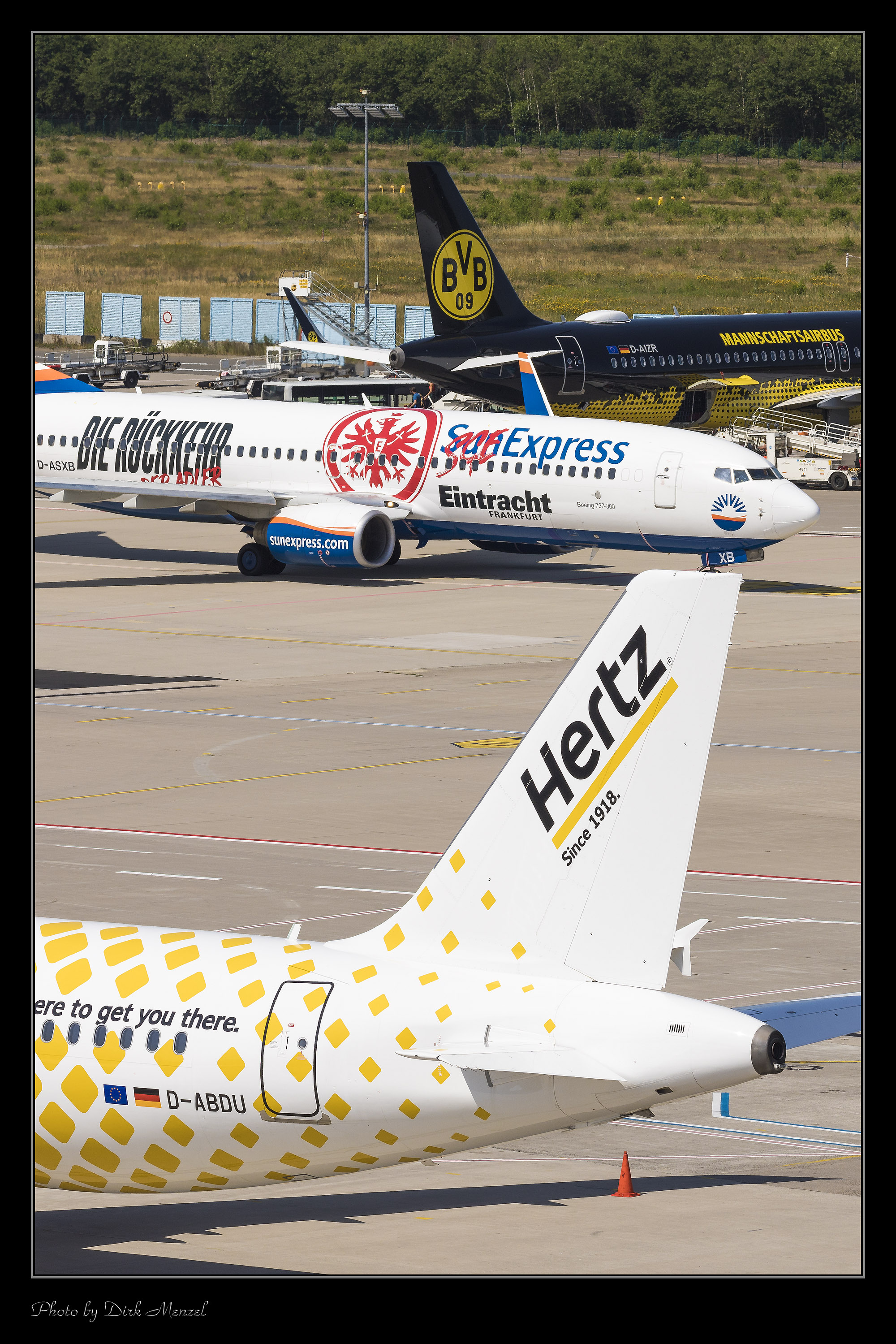 Airbus A320-200 & Boeing 737-800 & Airbus A320-200