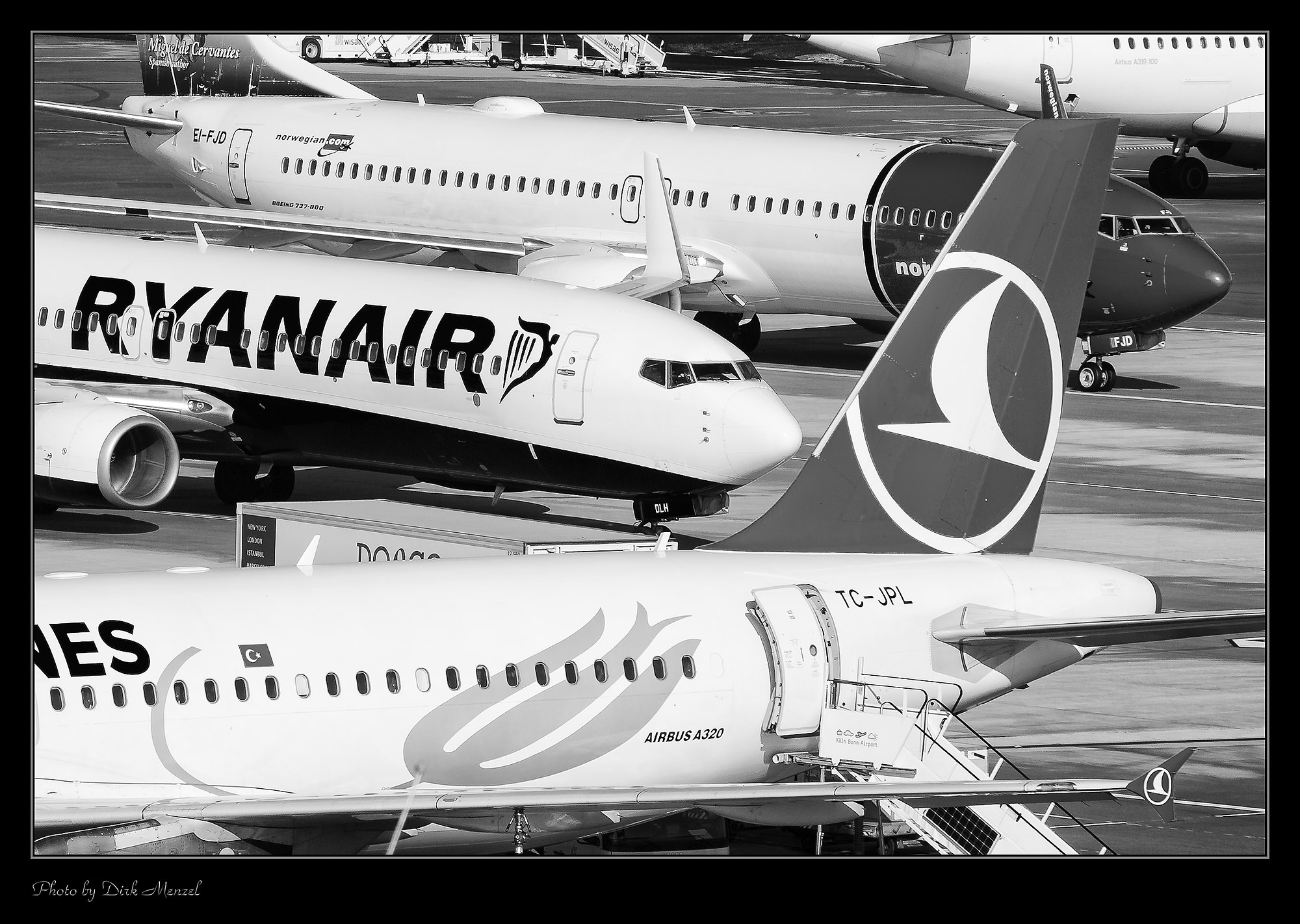 Airbus A320-200 & Boeing 737-800(WL)